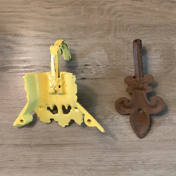 Pair of New Orleans Mardi Gras Spirit Crown & Fleur de Lis Hanging Hooks - Picture 12 of 13